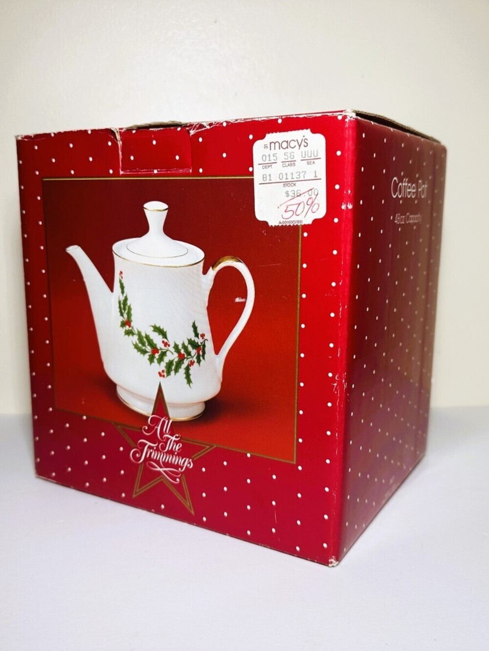 Christmas Holly ALL THE TRIMMINGS 48oz Porcelain Coffee Pot w Lid by Macy's, NIB